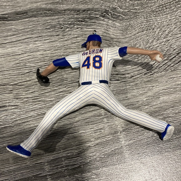 Hallmark | MLB New York Mets: Jacob deGrom (2022) - Keepsake Ornament - Picture 10 of 13
